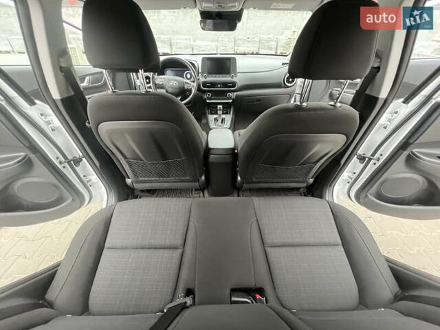 Білий Хендай Kona, об'ємом двигуна 1.58 л та пробігом 49 тис. км за 18700 $, фото 11 на Automoto.ua