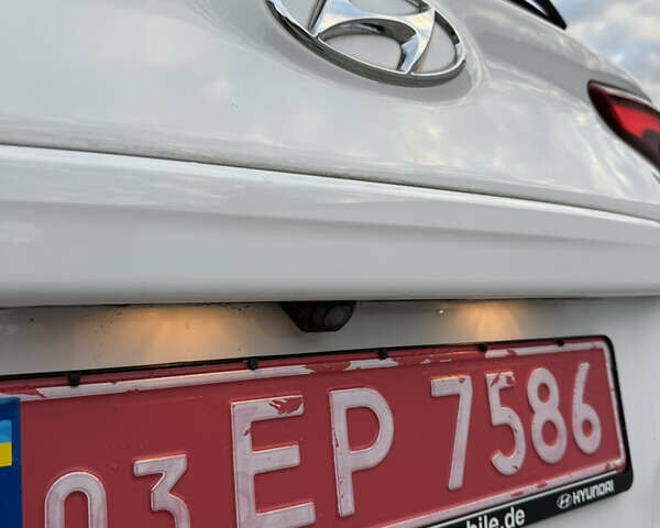 Білий Хендай Kona, об'ємом двигуна 0 л та пробігом 63 тис. км за 16499 $, фото 38 на Automoto.ua