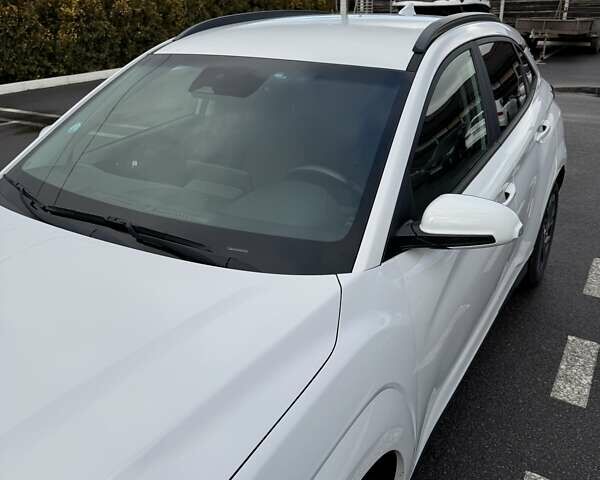 Белый Хендай Kona, объемом двигателя 0 л и пробегом 115 тыс. км за 18800 $, фото 24 на Automoto.ua