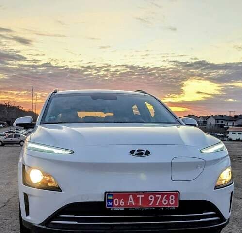 Білий Хендай Kona, об'ємом двигуна 0 л та пробігом 79 тис. км за 16950 $, фото 4 на Automoto.ua