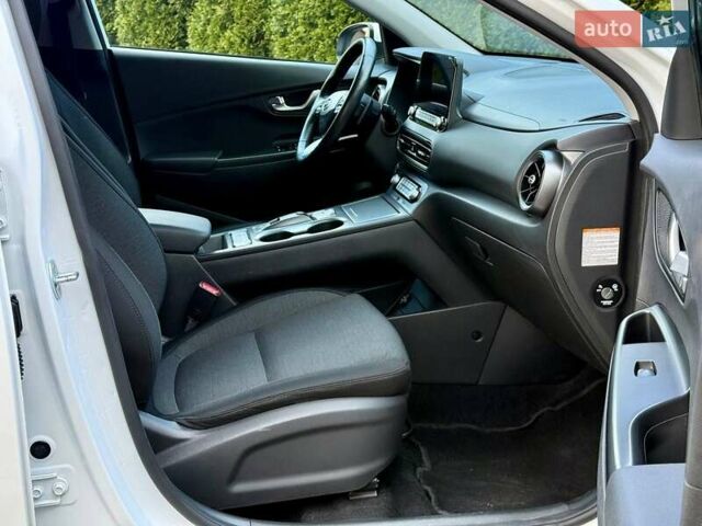 Білий Хендай Kona, об'ємом двигуна 0 л та пробігом 34 тис. км за 16999 $, фото 26 на Automoto.ua