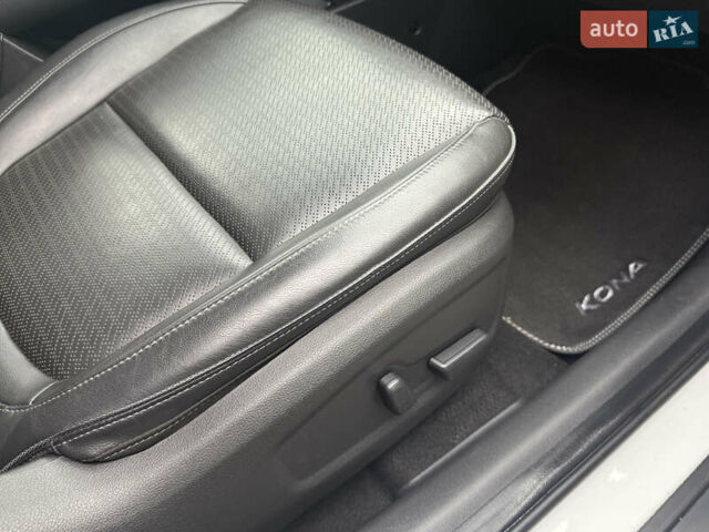 Белый Хендай Kona, объемом двигателя 0 л и пробегом 89 тыс. км за 18999 $, фото 55 на Automoto.ua