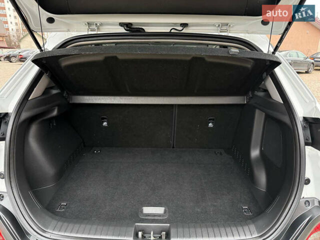 Білий Хендай Kona, об'ємом двигуна 0 л та пробігом 174 тис. км за 17800 $, фото 57 на Automoto.ua