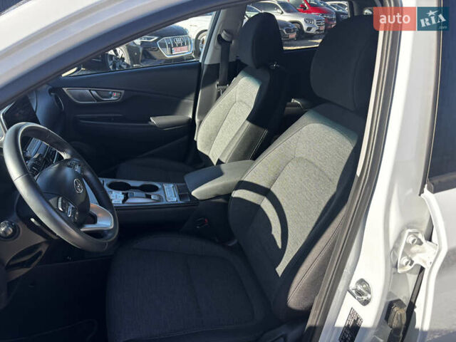 Білий Хендай Kona, об'ємом двигуна 0 л та пробігом 53 тис. км за 15900 $, фото 21 на Automoto.ua