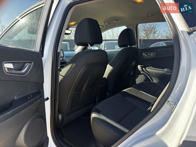 Білий Хендай Kona, об'ємом двигуна 0 л та пробігом 53 тис. км за 15900 $, фото 41 на Automoto.ua