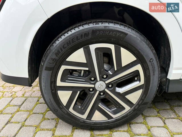 Белый Хендай Kona, объемом двигателя 0 л и пробегом 65 тыс. км за 17400 $, фото 21 на Automoto.ua