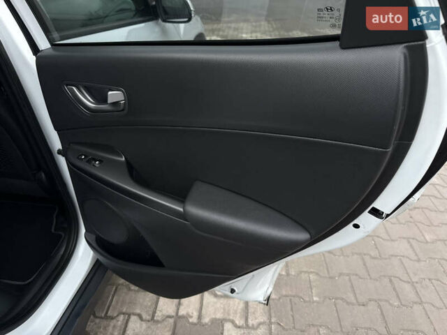 Белый Хендай Kona, объемом двигателя 0 л и пробегом 86 тыс. км за 17800 $, фото 23 на Automoto.ua