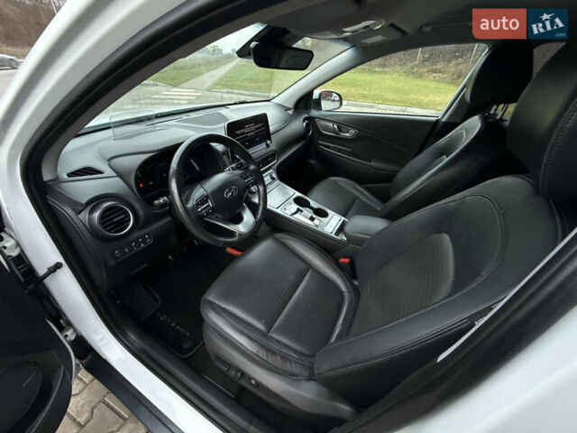 Белый Хендай Kona, объемом двигателя 0 л и пробегом 86 тыс. км за 17800 $, фото 16 на Automoto.ua