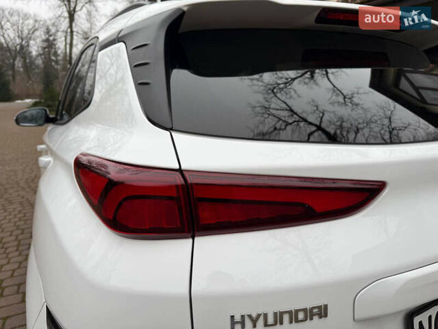 Белый Хендай Kona, объемом двигателя 0 л и пробегом 65 тыс. км за 17400 $, фото 20 на Automoto.ua