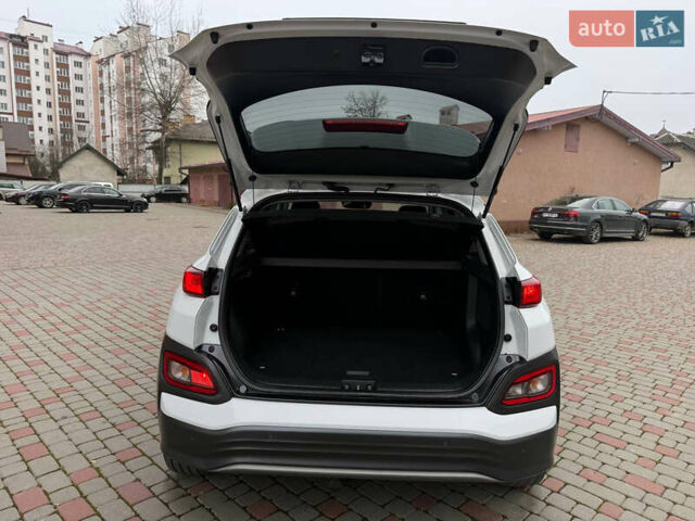 Білий Хендай Kona, об'ємом двигуна 0 л та пробігом 174 тис. км за 17800 $, фото 56 на Automoto.ua