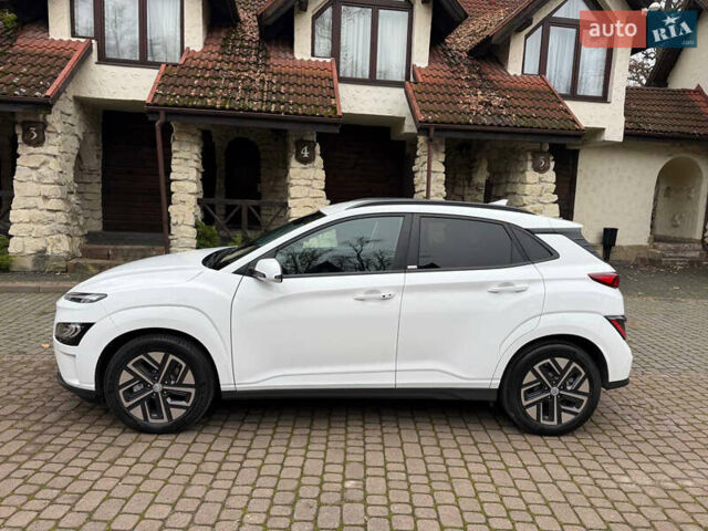 Белый Хендай Kona, объемом двигателя 0 л и пробегом 65 тыс. км за 17400 $, фото 1 на Automoto.ua