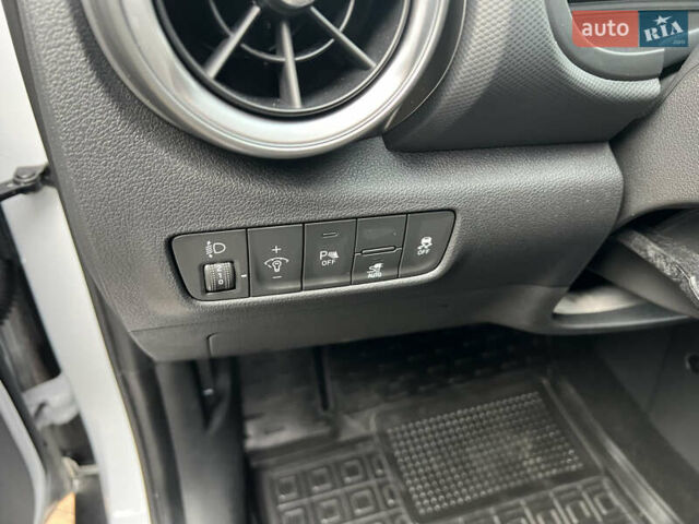 Белый Хендай Kona, объемом двигателя 0 л и пробегом 46 тыс. км за 17500 $, фото 12 на Automoto.ua