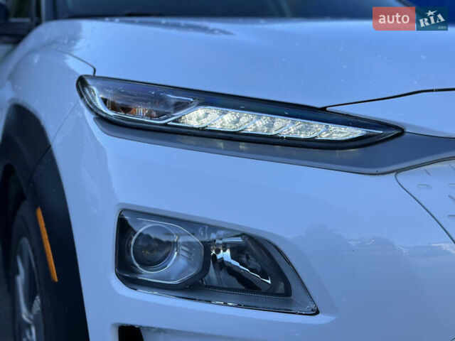 Білий Хендай Kona, об'ємом двигуна 0 л та пробігом 115 тис. км за 16800 $, фото 3 на Automoto.ua