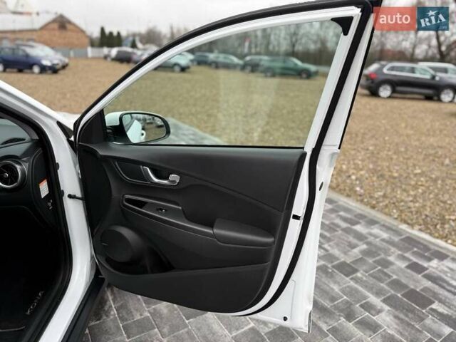 Білий Хендай Kona, об'ємом двигуна 0 л та пробігом 20 тис. км за 18699 $, фото 31 на Automoto.ua