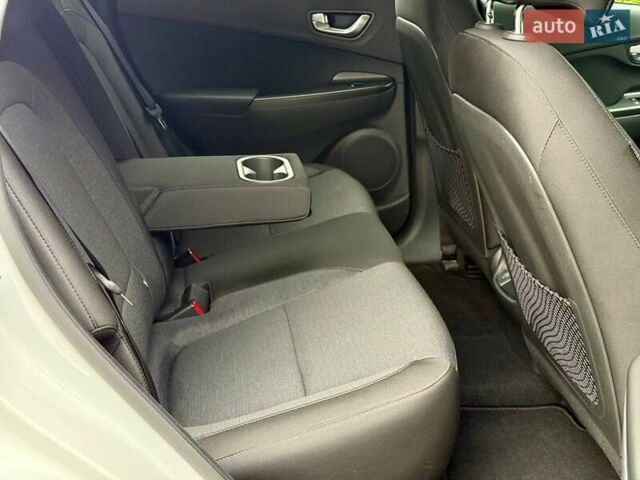 Белый Хендай Kona, объемом двигателя 0 л и пробегом 33 тыс. км за 17700 $, фото 24 на Automoto.ua