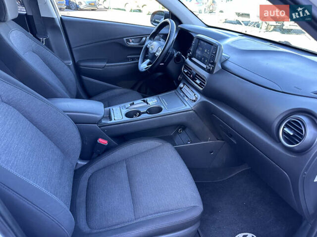 Білий Хендай Kona, об'ємом двигуна 0 л та пробігом 115 тис. км за 16800 $, фото 14 на Automoto.ua