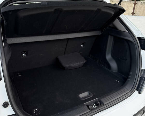 Білий Хендай Kona, об'ємом двигуна 0 л та пробігом 63 тис. км за 16499 $, фото 9 на Automoto.ua