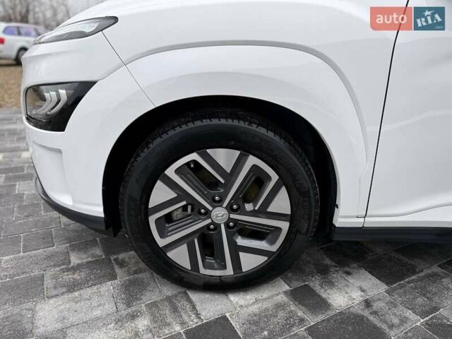 Білий Хендай Kona, об'ємом двигуна 0 л та пробігом 20 тис. км за 18699 $, фото 13 на Automoto.ua