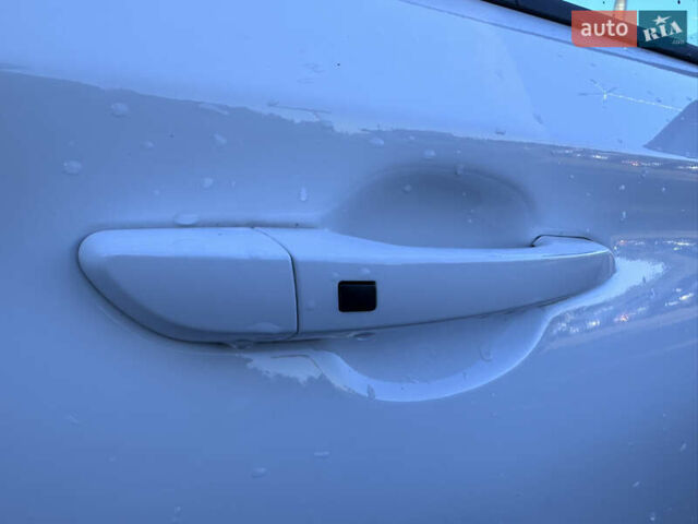 Білий Хендай Kona, об'ємом двигуна 0 л та пробігом 115 тис. км за 16800 $, фото 12 на Automoto.ua