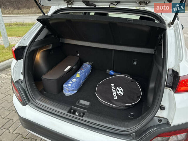 Белый Хендай Kona, объемом двигателя 0 л и пробегом 86 тыс. км за 18600 $, фото 21 на Automoto.ua