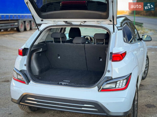 Белый Хендай Kona, объемом двигателя 0 л и пробегом 148 тыс. км за 18500 $, фото 27 на Automoto.ua