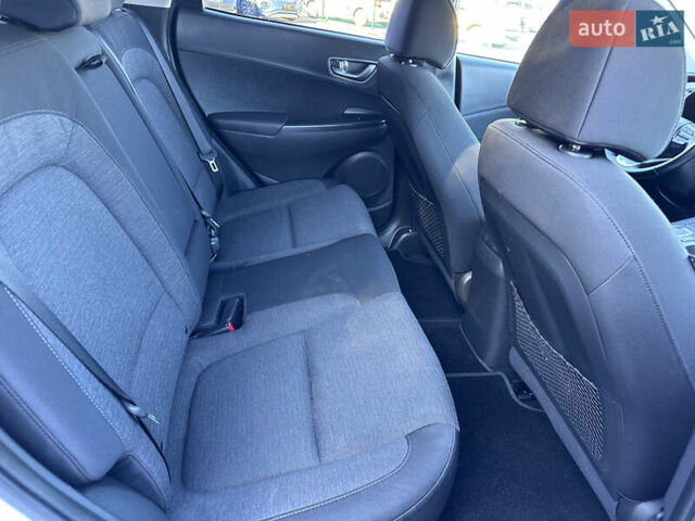 Білий Хендай Kona, об'ємом двигуна 0 л та пробігом 115 тис. км за 16800 $, фото 18 на Automoto.ua