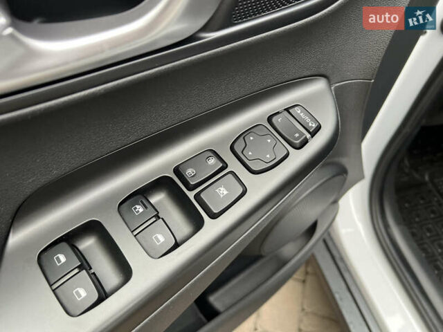 Белый Хендай Kona, объемом двигателя 0 л и пробегом 46 тыс. км за 17500 $, фото 13 на Automoto.ua