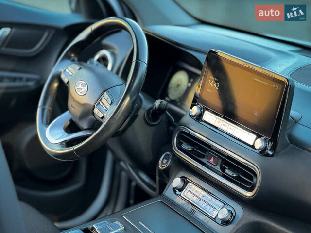 Белый Хендай Kona, объемом двигателя 0 л и пробегом 148 тыс. км за 18500 $, фото 36 на Automoto.ua