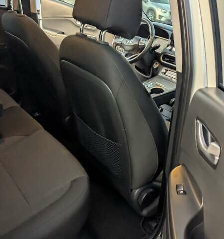 Білий Хендай Kona, об'ємом двигуна 0 л та пробігом 79 тис. км за 16950 $, фото 19 на Automoto.ua