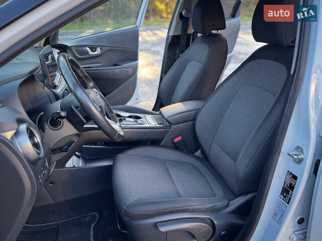 Белый Хендай Kona, объемом двигателя 0 л и пробегом 148 тыс. км за 18500 $, фото 33 на Automoto.ua