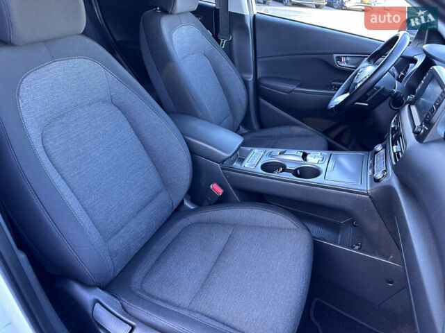 Білий Хендай Kona, об'ємом двигуна 0 л та пробігом 115 тис. км за 16800 $, фото 15 на Automoto.ua
