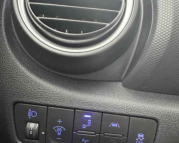 Белый Хендай Kona, объемом двигателя 0 л и пробегом 130 тыс. км за 18900 $, фото 28 на Automoto.ua