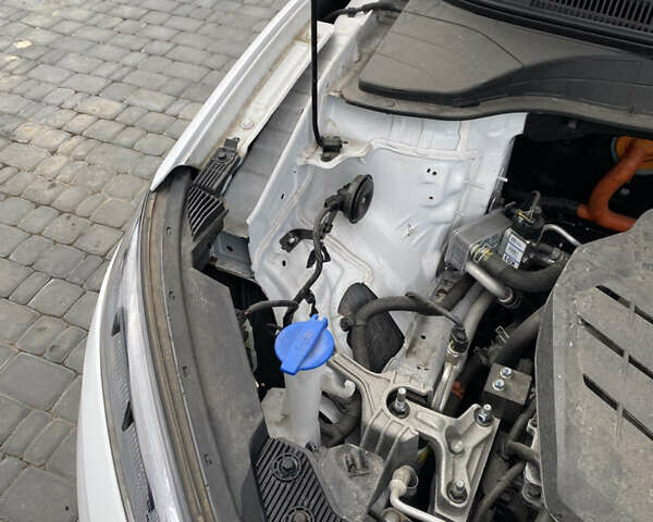 Білий Хендай Kona, об'ємом двигуна 0 л та пробігом 35 тис. км за 15500 $, фото 24 на Automoto.ua