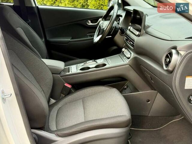 Белый Хендай Kona, объемом двигателя 0 л и пробегом 39 тыс. км за 17400 $, фото 26 на Automoto.ua