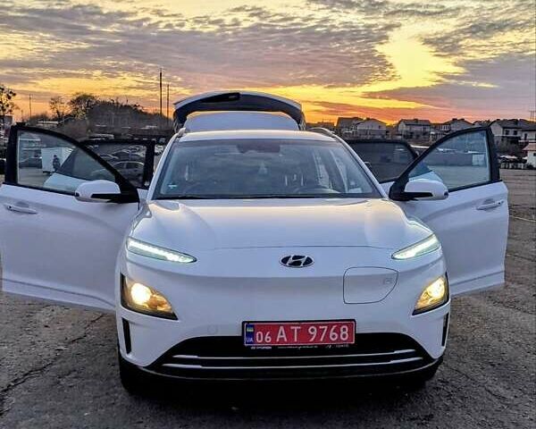 Білий Хендай Kona, об'ємом двигуна 0 л та пробігом 79 тис. км за 16950 $, фото 8 на Automoto.ua