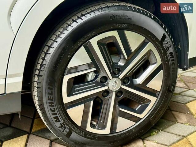 Белый Хендай Kona, объемом двигателя 0 л и пробегом 33 тыс. км за 17700 $, фото 7 на Automoto.ua