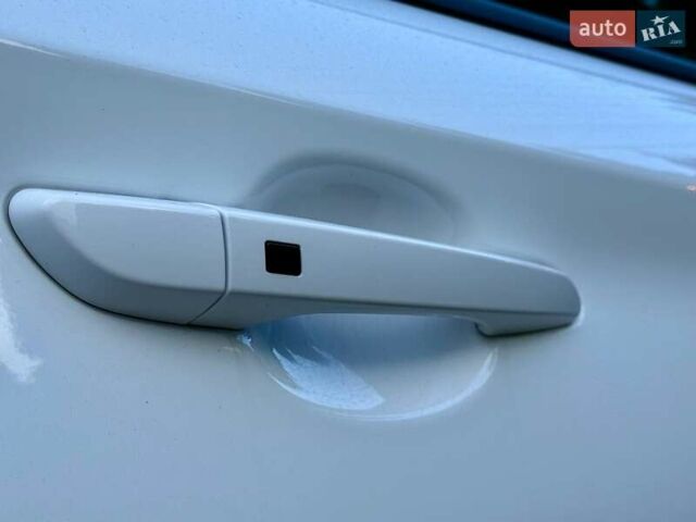 Білий Хендай Kona, об'ємом двигуна 0 л та пробігом 34 тис. км за 16999 $, фото 11 на Automoto.ua