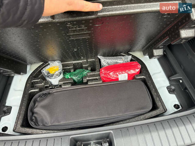 Белый Хендай Kona, объемом двигателя 0 л и пробегом 65 тыс. км за 17400 $, фото 50 на Automoto.ua