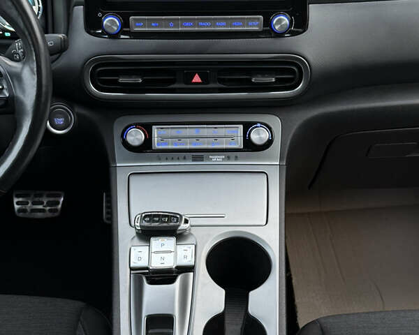 Білий Хендай Kona, об'ємом двигуна 0 л та пробігом 63 тис. км за 16499 $, фото 12 на Automoto.ua