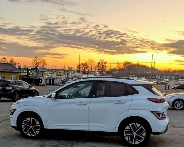 Білий Хендай Kona, об'ємом двигуна 0 л та пробігом 79 тис. км за 16950 $, фото 12 на Automoto.ua