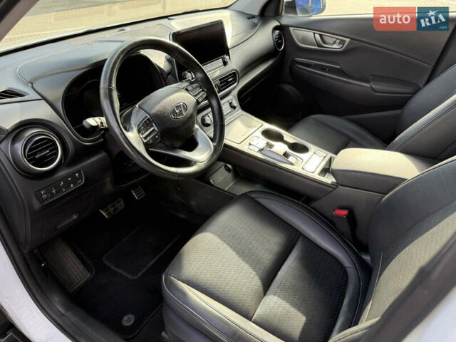 Білий Хендай Kona, об'ємом двигуна 0 л та пробігом 55 тис. км за 19950 $, фото 34 на Automoto.ua