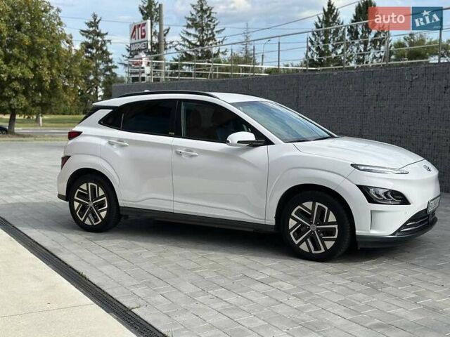 Белый Хендай Kona, объемом двигателя 0 л и пробегом 72 тыс. км за 16700 $, фото 9 на Automoto.ua