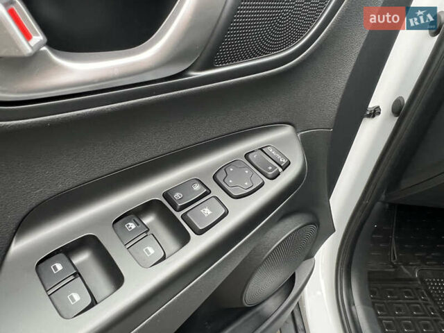 Белый Хендай Kona, объемом двигателя 0 л и пробегом 46 тыс. км за 17500 $, фото 20 на Automoto.ua