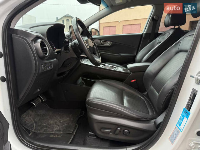 Білий Хендай Kona, об'ємом двигуна 0 л та пробігом 174 тис. км за 17800 $, фото 32 на Automoto.ua
