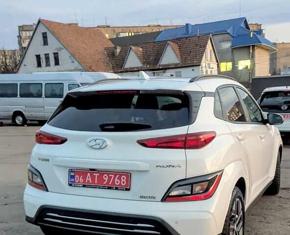 Білий Хендай Kona, об'ємом двигуна 0 л та пробігом 79 тис. км за 16950 $, фото 18 на Automoto.ua