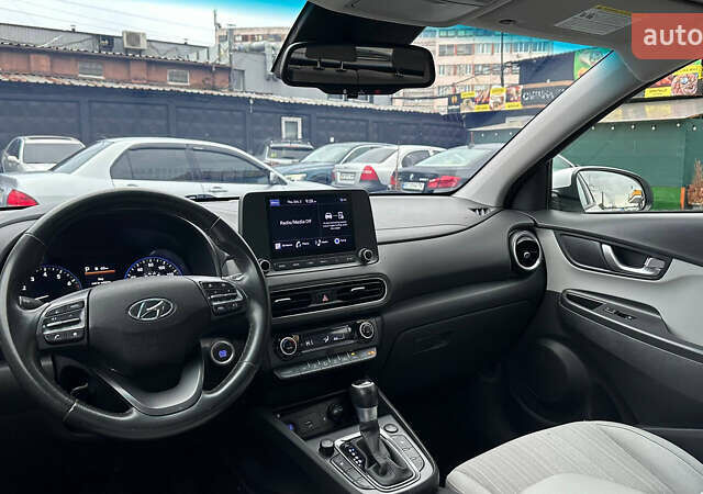 Белый Хендай Kona, объемом двигателя 2 л и пробегом 100 тыс. км за 17000 $, фото 7 на Automoto.ua