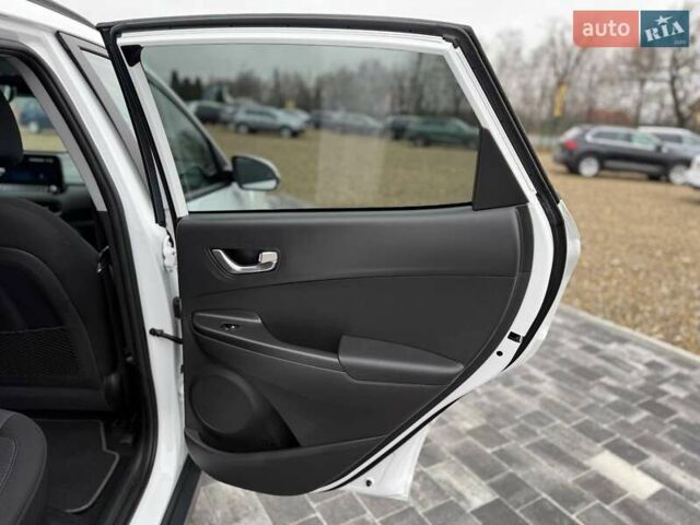 Білий Хендай Kona, об'ємом двигуна 0 л та пробігом 20 тис. км за 18699 $, фото 29 на Automoto.ua