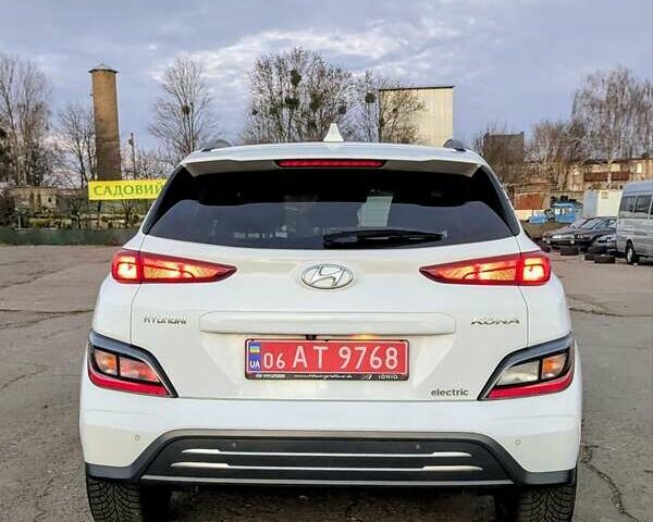 Білий Хендай Kona, об'ємом двигуна 0 л та пробігом 79 тис. км за 16950 $, фото 1 на Automoto.ua