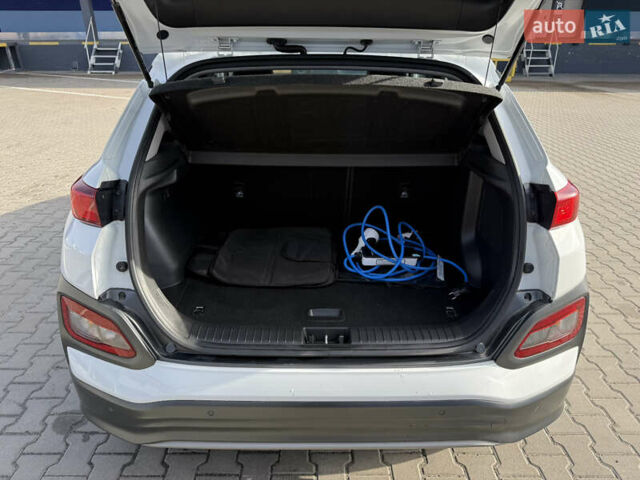 Білий Хендай Kona, об'ємом двигуна 0 л та пробігом 55 тис. км за 19950 $, фото 39 на Automoto.ua