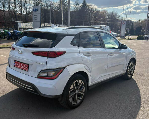 Білий Хендай Kona, об'ємом двигуна 0 л та пробігом 43 тис. км за 16700 $, фото 6 на Automoto.ua